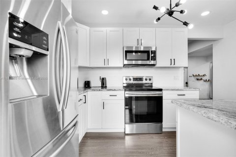 Casa en venta en Hollywood, Florida, 3 dormitorios, 177.91 m2 № 1772559 - foto 24