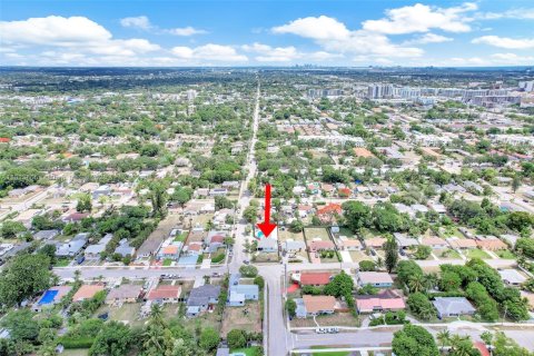 Casa en venta en Hollywood, Florida, 3 dormitorios, 177.91 m2 № 1772559 - foto 7