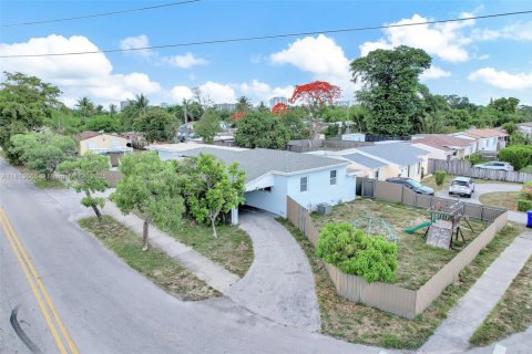 Casa en venta en Hollywood, Florida, 3 dormitorios, 177.91 m2 № 1772559 - foto 10