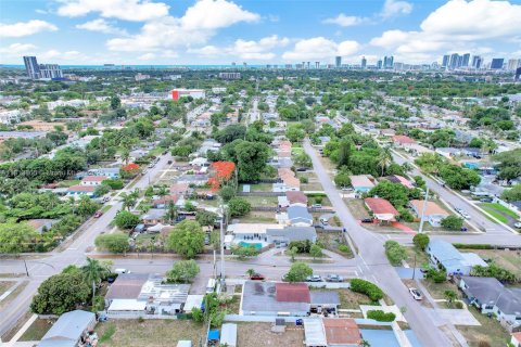 Casa en venta en Hollywood, Florida, 3 dormitorios, 177.91 m2 № 1772559 - foto 8