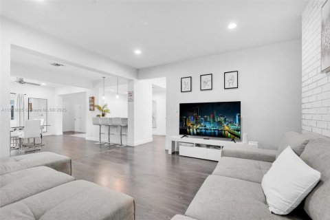 Casa en venta en Hollywood, Florida, 3 dormitorios, 177.91 m2 № 1772559 - foto 30