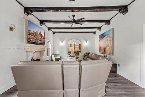 Villa ou maison à vendre à Miami, Floride: 5 chambres, 217.95 m2 № 2044586 - photo 12