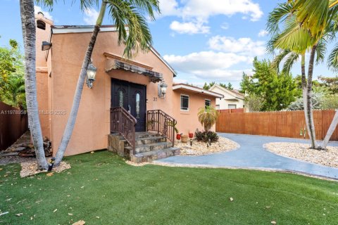 Villa ou maison à vendre à Miami, Floride: 5 chambres, 217.95 m2 № 2044586 - photo 11