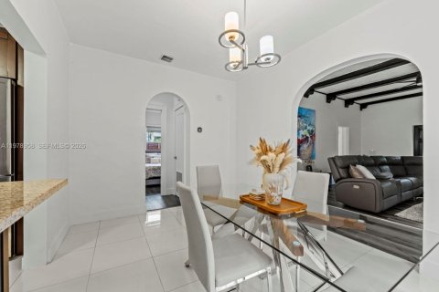 Villa ou maison à vendre à Miami, Floride: 5 chambres, 217.95 m2 № 2044586 - photo 24