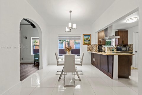 Villa ou maison à vendre à Miami, Floride: 5 chambres, 217.95 m2 № 2044586 - photo 19