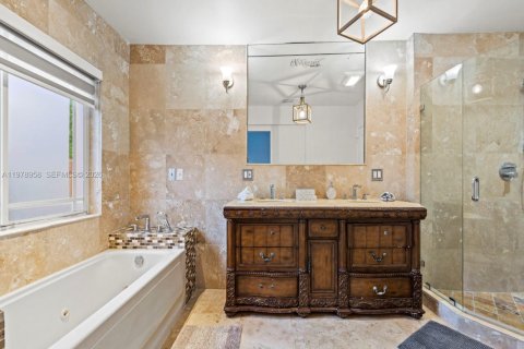 Villa ou maison à vendre à Miami, Floride: 5 chambres, 217.95 m2 № 2044586 - photo 28