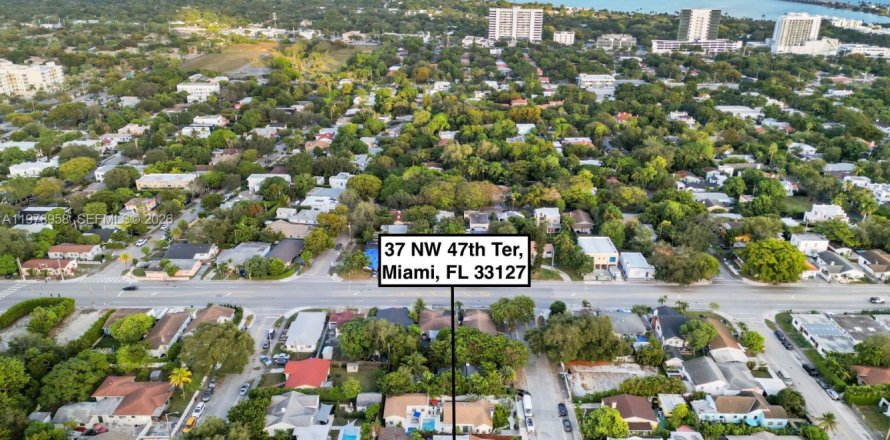 Villa ou maison à Miami, Floride 5 chambres, 217.95 m2 № 2044586