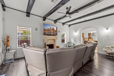 Villa ou maison à vendre à Miami, Floride: 5 chambres, 217.95 m2 № 2044586 - photo 13