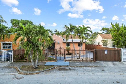 Villa ou maison à vendre à Miami, Floride: 5 chambres, 217.95 m2 № 2044586 - photo 8