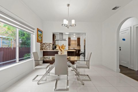 Villa ou maison à vendre à Miami, Floride: 5 chambres, 217.95 m2 № 2044586 - photo 17