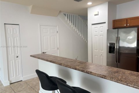 Touwnhouse à vendre à Hialeah, Floride: 3 chambres, 143.53 m2 № 2423114 - photo 10