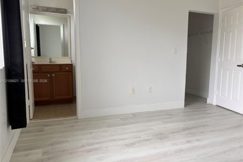 Touwnhouse à vendre à Hialeah, Floride: 3 chambres, 143.53 m2 № 2423114 - photo 16