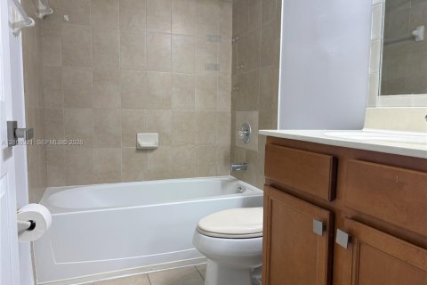 Touwnhouse à vendre à Hialeah, Floride: 3 chambres, 143.53 m2 № 2423114 - photo 21