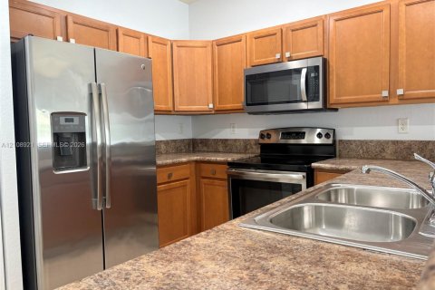 Touwnhouse à vendre à Hialeah, Floride: 3 chambres, 143.53 m2 № 2423114 - photo 7