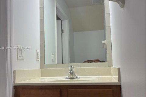 Touwnhouse à vendre à Hialeah, Floride: 3 chambres, 143.53 m2 № 2423114 - photo 12