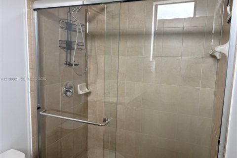 Touwnhouse à vendre à Hialeah, Floride: 3 chambres, 143.53 m2 № 2423114 - photo 19
