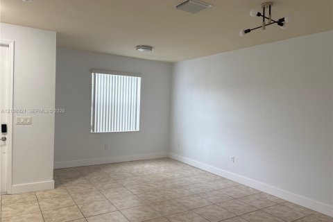 Touwnhouse à vendre à Hialeah, Floride: 3 chambres, 143.53 m2 № 2423114 - photo 3