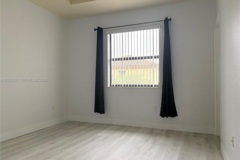 Touwnhouse à vendre à Hialeah, Floride: 3 chambres, 143.53 m2 № 2423114 - photo 15