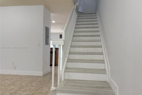 Touwnhouse à vendre à Hialeah, Floride: 3 chambres, 143.53 m2 № 2423114 - photo 13