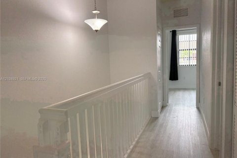 Touwnhouse à vendre à Hialeah, Floride: 3 chambres, 143.53 m2 № 2423114 - photo 20