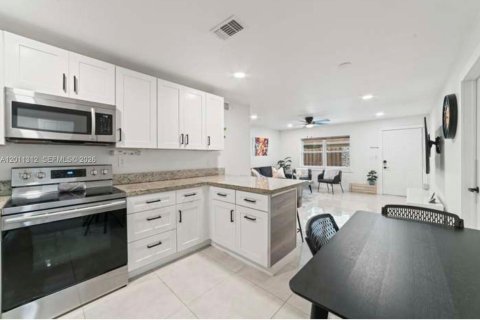 Villa ou maison à louer à Fort Lauderdale, Floride: 3 chambres, 241.36 m2 № 2074505 - photo 5