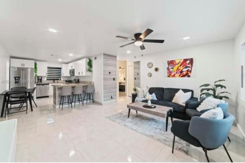 Villa ou maison à louer à Fort Lauderdale, Floride: 3 chambres, 241.36 m2 № 2074505 - photo 3