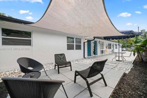 Villa ou maison à louer à Fort Lauderdale, Floride: 3 chambres, 241.36 m2 № 2074505 - photo 6