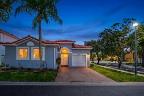 House in Weston, Florida 3 bedrooms, 146.41 sq.m. № 2245194 - photo 11