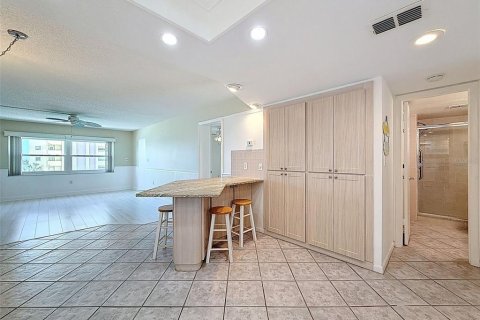 Купить кондоминиум в Сент-Питерсберг, Флорида 4 комнаты, 79.9м2, № 2145106 - фото 8