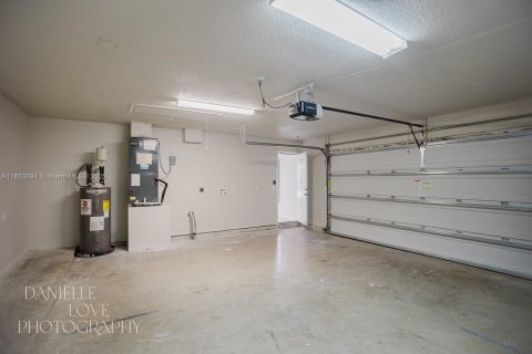House in Port St. Lucie, Florida 3 bedrooms, 111.48 sq.m. № 1891319 - photo 21