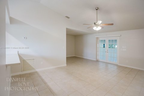 House in Port St. Lucie, Florida 3 bedrooms, 111.48 sq.m. № 1891319 - photo 12