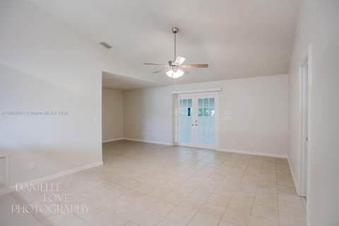 House in Port St. Lucie, Florida 3 bedrooms, 111.48 sq.m. № 1891319 - photo 13