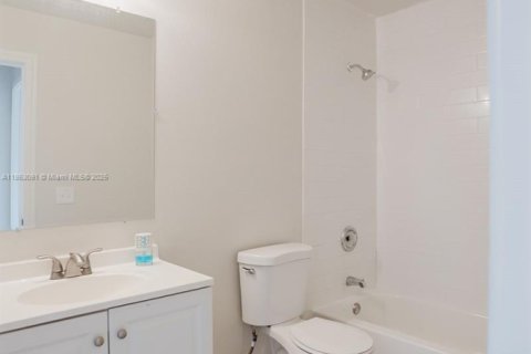 House in Port St. Lucie, Florida 3 bedrooms, 111.48 sq.m. № 1891319 - photo 9