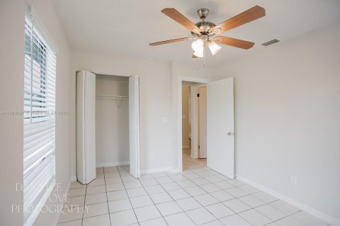 House in Port St. Lucie, Florida 3 bedrooms, 111.48 sq.m. № 1891319 - photo 11