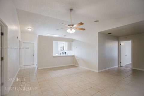 House in Port St. Lucie, Florida 3 bedrooms, 111.48 sq.m. № 1891319 - photo 14