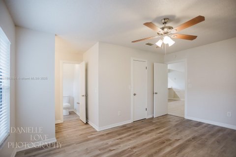 House in Port St. Lucie, Florida 3 bedrooms, 111.48 sq.m. № 1891319 - photo 17