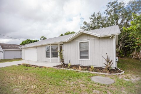 House in Port St. Lucie, Florida 3 bedrooms, 111.48 sq.m. № 1891319 - photo 3