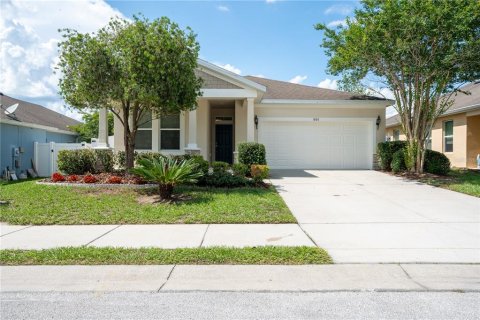 House in Auburndale, Florida 3 bedrooms, 147.99 sq.m. № 2107779
