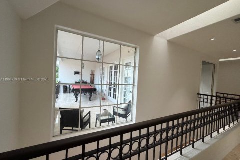 House in Miami Lakes, Florida 5 bedrooms, 375.51 sq.m. № 1964369 - photo 24