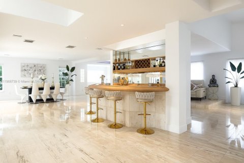 House in Miami Lakes, Florida 5 bedrooms, 375.51 sq.m. № 1964369 - photo 14