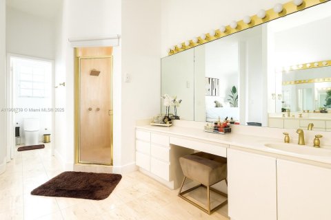 House in Miami Lakes, Florida 5 bedrooms, 375.51 sq.m. № 1964369 - photo 30