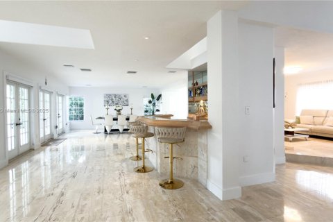 House in Miami Lakes, Florida 5 bedrooms, 375.51 sq.m. № 1964369 - photo 16