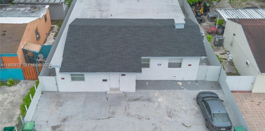 Дом в Майами, Флорида 4 спальни, 182.37м2 № 1990234