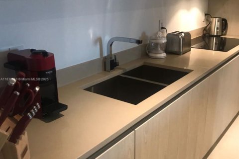 Condo in Hollywood, Florida, 2 bedrooms  № 2035805 - photo 24