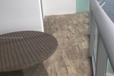 Condo in Hollywood, Florida, 2 bedrooms  № 2035805 - photo 3