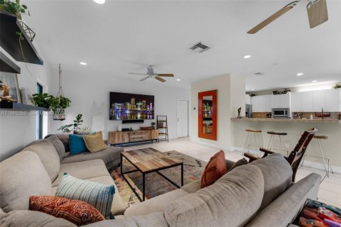 Villa ou maison à vendre à Miami, Floride: 4 chambres, 290.69 m2 № 2063863 - photo 16