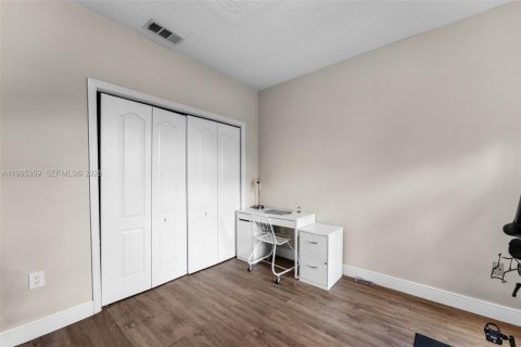 Villa ou maison à vendre à Miami, Floride: 4 chambres, 290.69 m2 № 2063863 - photo 30