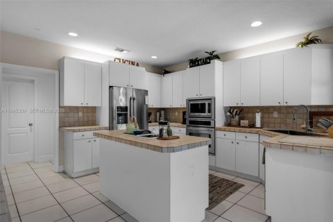 Villa ou maison à vendre à Miami, Floride: 4 chambres, 290.69 m2 № 2063863 - photo 19