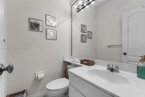 Villa ou maison à vendre à Miami, Floride: 4 chambres, 290.69 m2 № 2063863 - photo 10