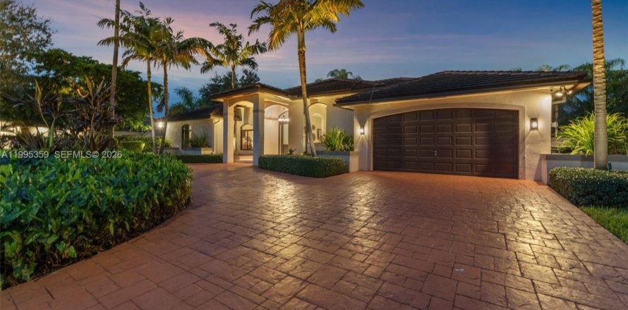 Villa ou maison à Miami, Floride 4 chambres, 290.69 m2 № 2063863